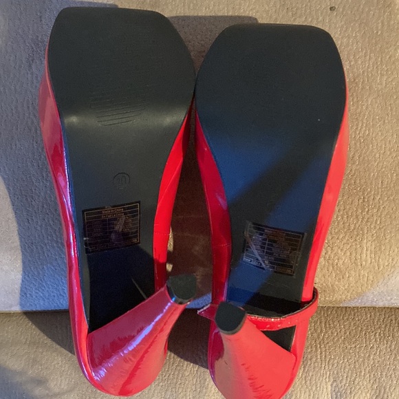 Hot topic size 10 red hot heels - Picture 3 of 8